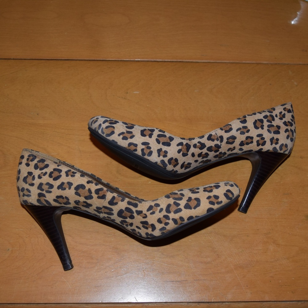 LIZ CLAIBORNE LEOPARD  leather upper pumps
